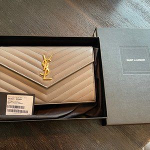 NWT Saint Laurent Monogram Quilted Leather Chain Wallet in Fog